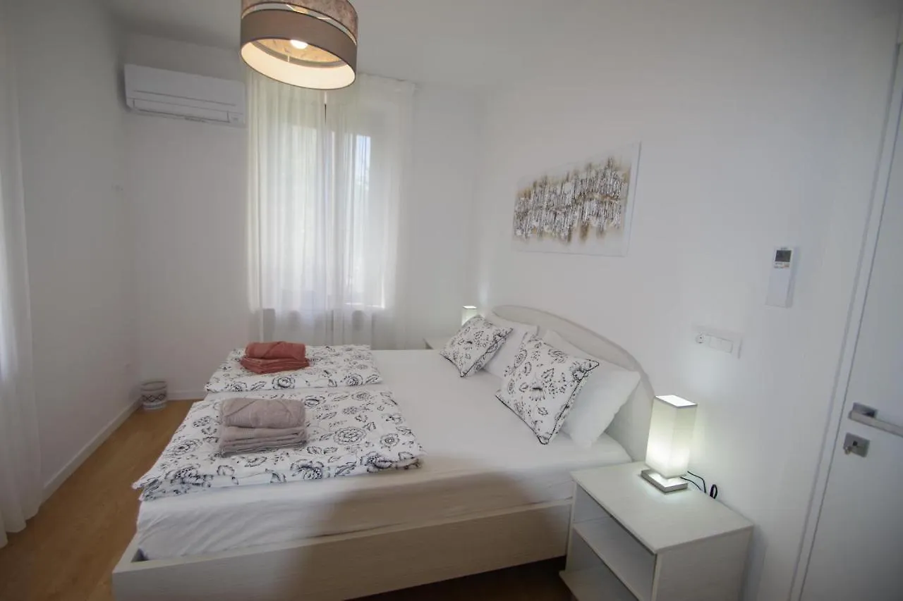 Bright & Modern 2-Bedroom Flat In Pula Croatia