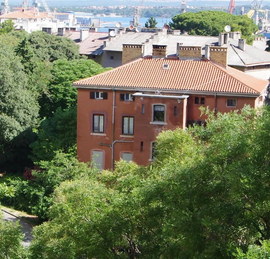 Apartment Bright & Modern 2-Bedroom Flat In Pula Croatia