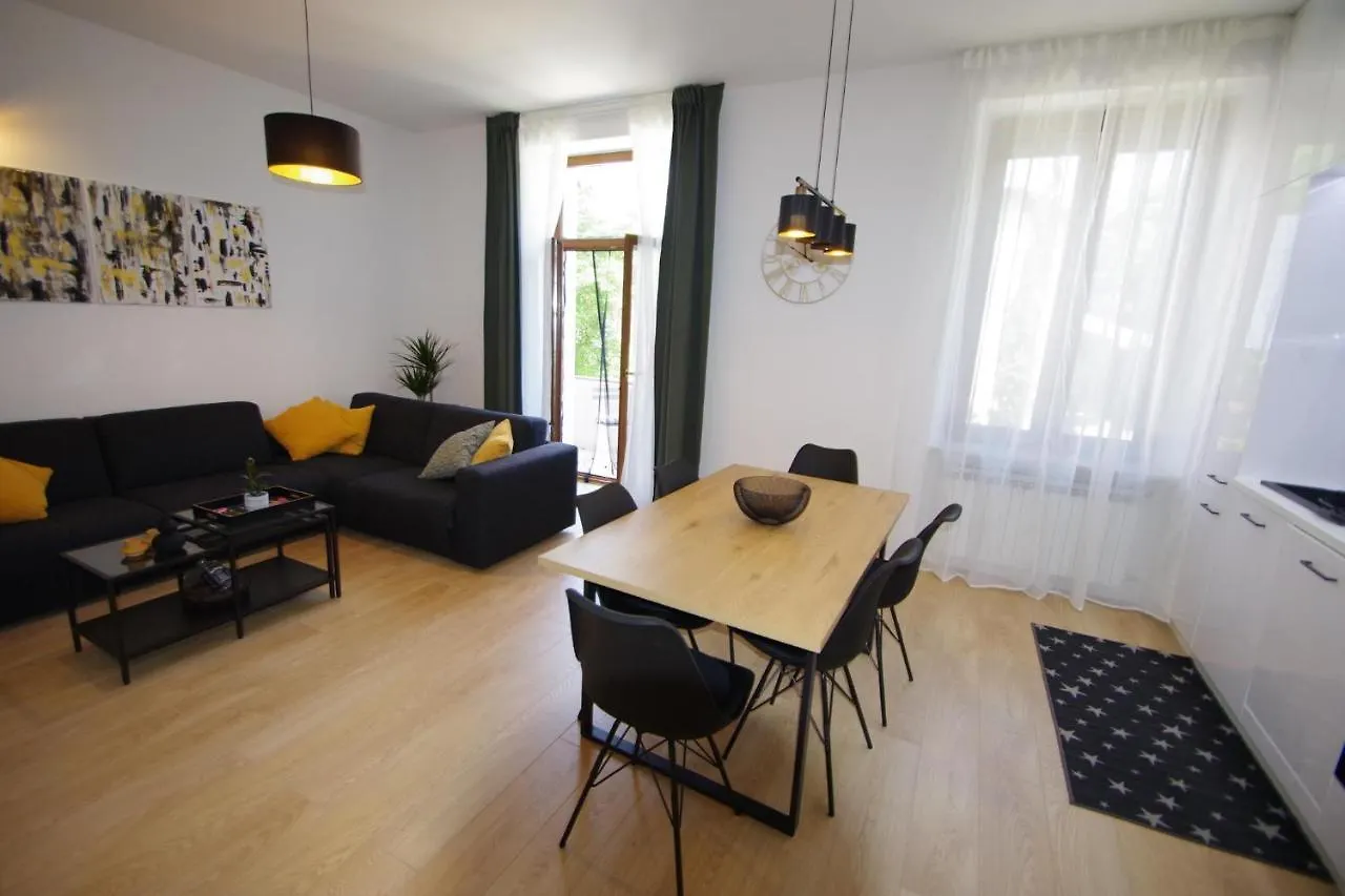 Bright & Modern 2-Bedroom Flat In Pula