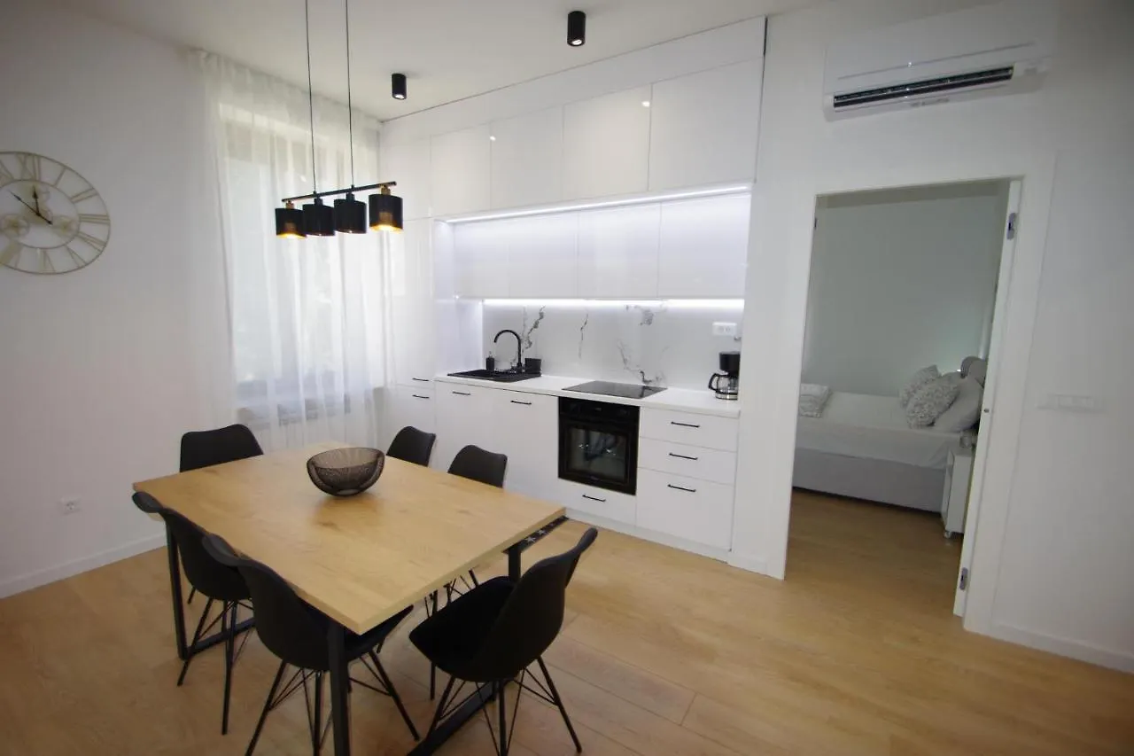 Bright & Modern 2-Bedroom Flat In Pula