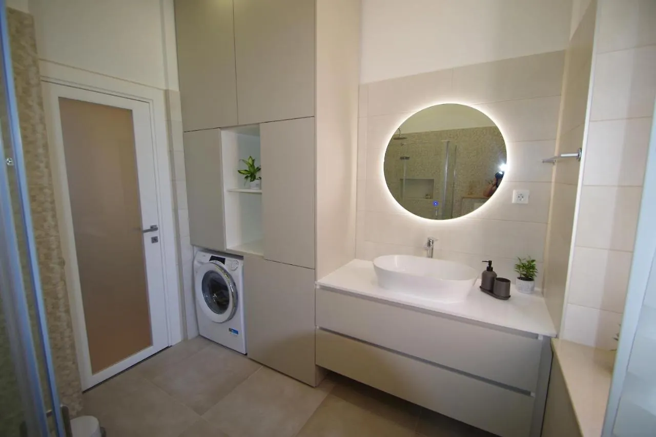 Bright & Modern 2-Bedroom Flat In Pula Apartment