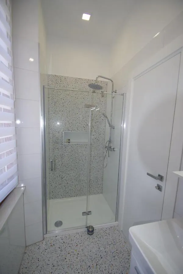 Apartment Bright & Modern 2-Bedroom Flat In Pula