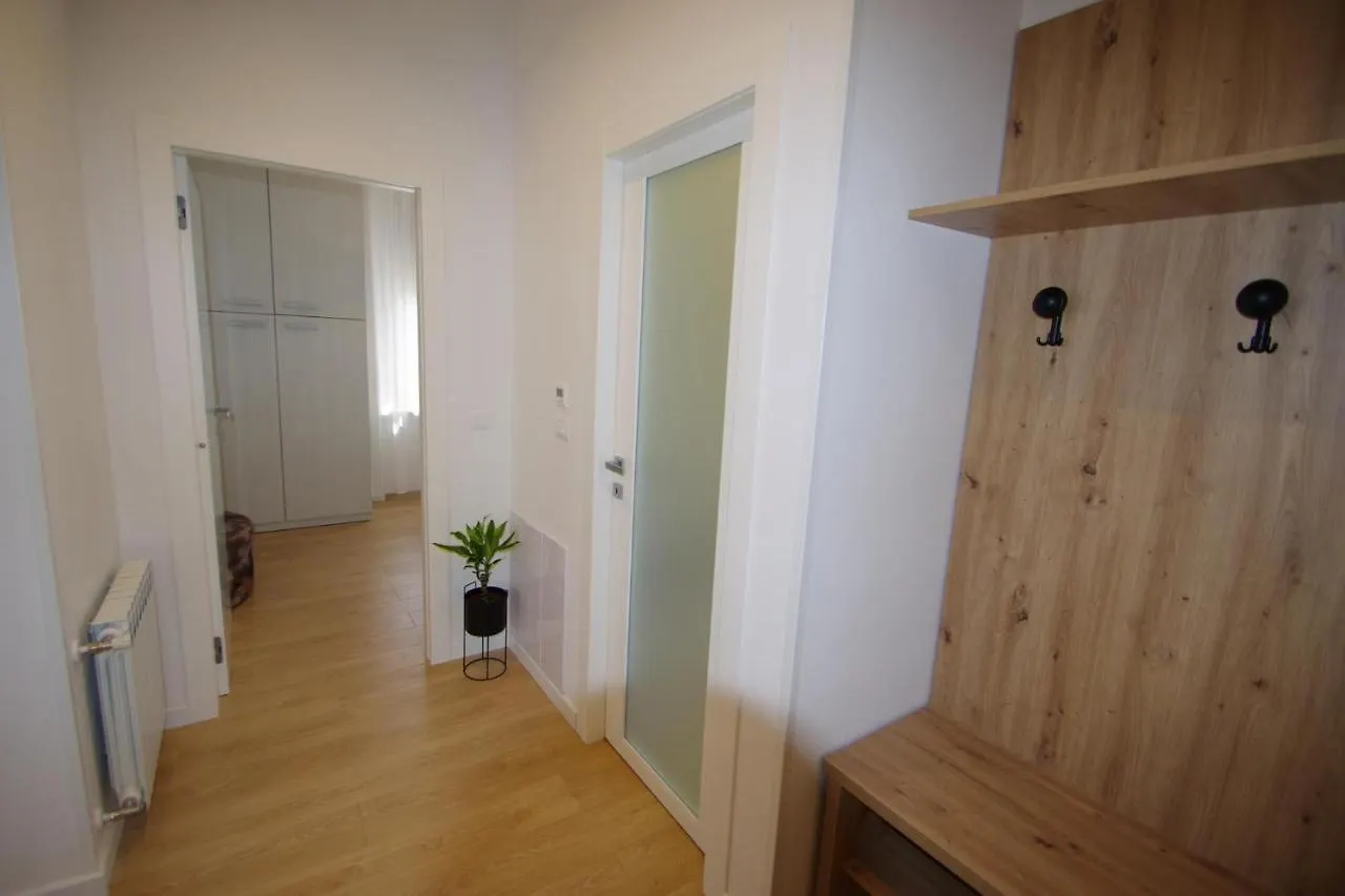 Bright & Modern 2-Bedroom Flat In Pula Apartment