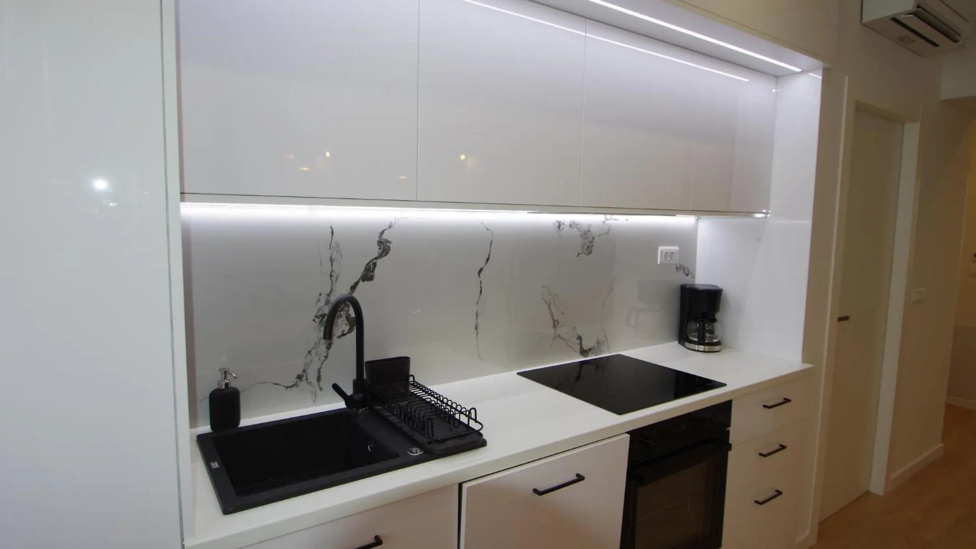Apartment Bright & Modern 2-Bedroom Flat In Pula
