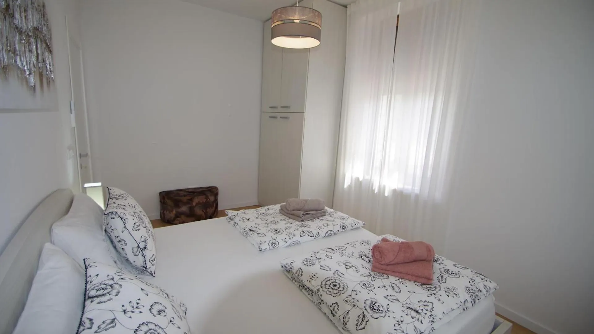 Bright & Modern 2-Bedroom Flat In Pula Apartment
