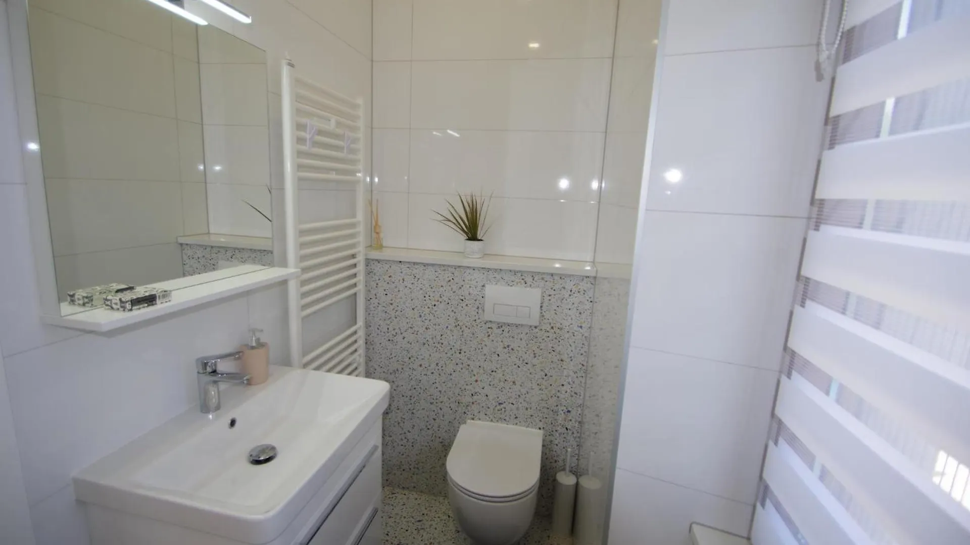 Bright & Modern 2-Bedroom Flat In Pula