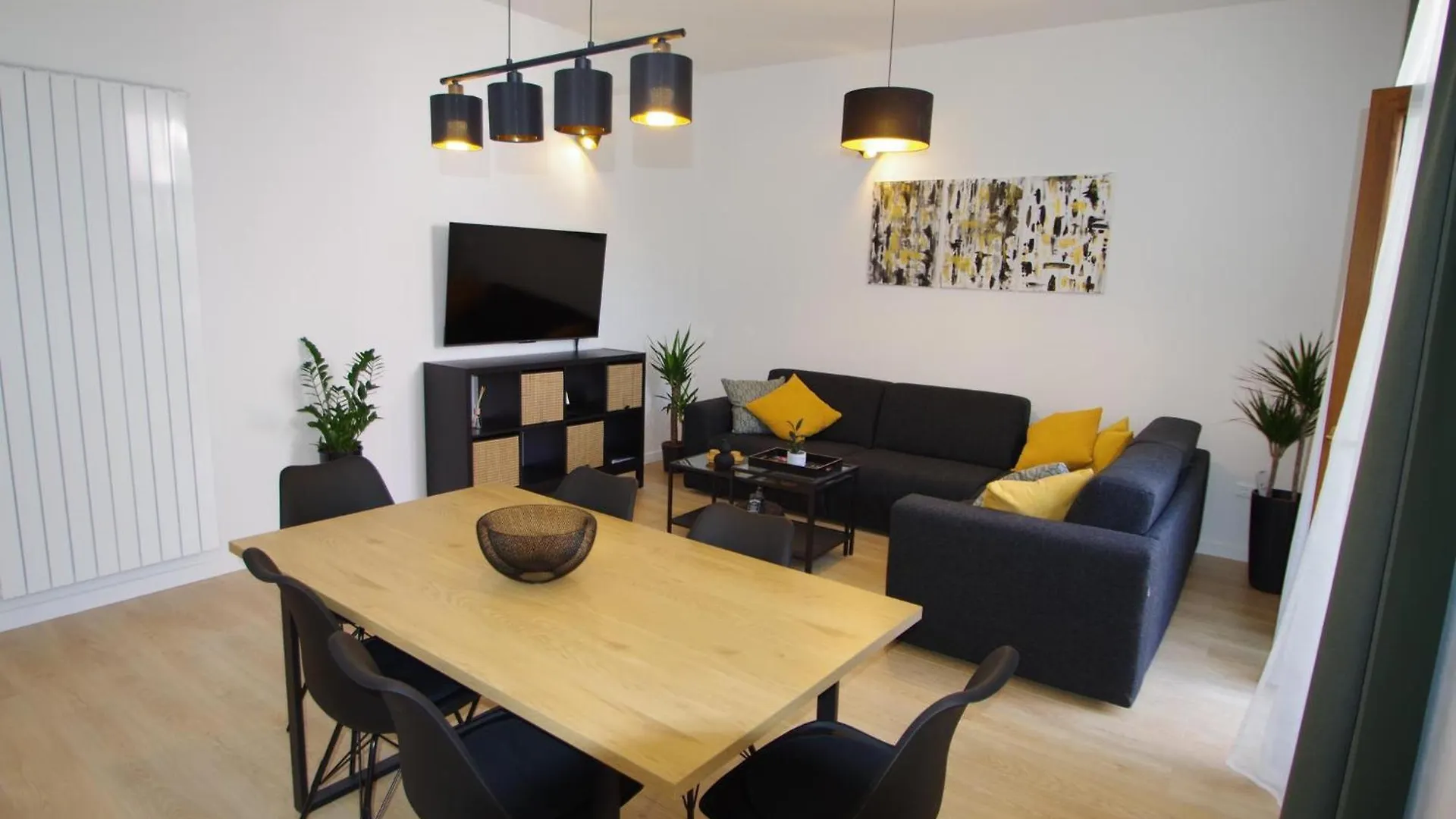 Bright & Modern 2-Bedroom Flat In Pula 0*,  Kroatien
