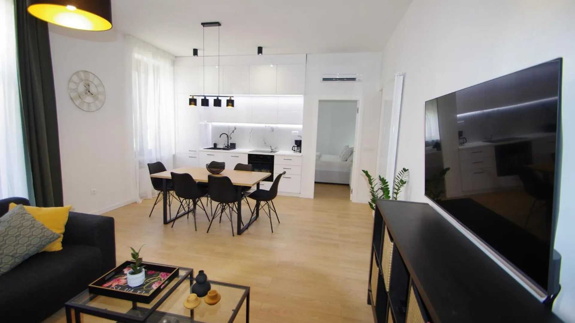 Apartment Bright & Modern 2-Bedroom Flat In Pula